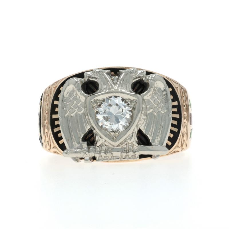 Taille : 10 1/4

Organisation : Rite écossais maçonnique 32ème degré

Contenu métallique : Or jaune 10k et or blanc 10k

Informations sur les pierres

Diamant naturel
Carat(s) : .55ct
Coupe : Brillant rond
Couleur : G
Clarté : VS1

Total des carats