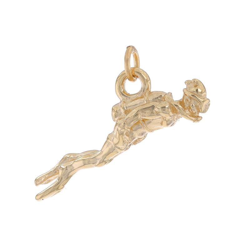 Metal Content: 14k Yellow Gold

Theme: Scuba Diver, Underwater Exploration, Aquatic Recreation

Measurements

Tall (from stationary bail): 9/16
