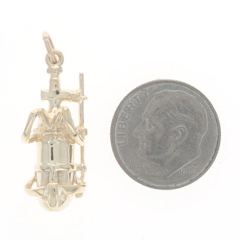 Pendentif en or jaune pour bouteille de plongée 14k Snorkeling Gear Pour femmes en vente