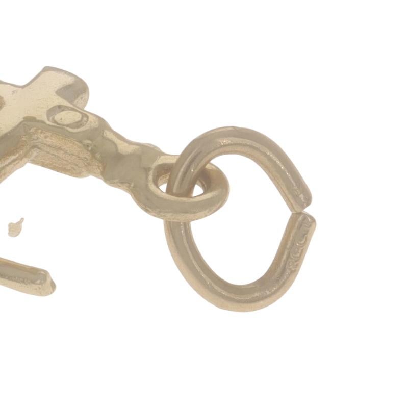 Pendentif en or jaune pour bouteille de plongée 14k Snorkeling Gear en vente 1