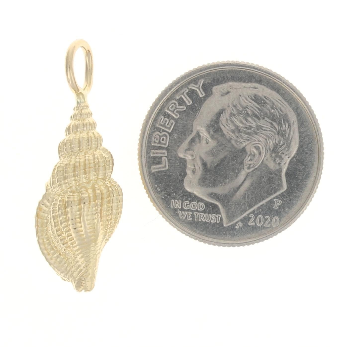 Yellow Gold Seashell Pendant, 14k Ocean Beach Textured Charm In Excellent Condition In Greensboro, NC