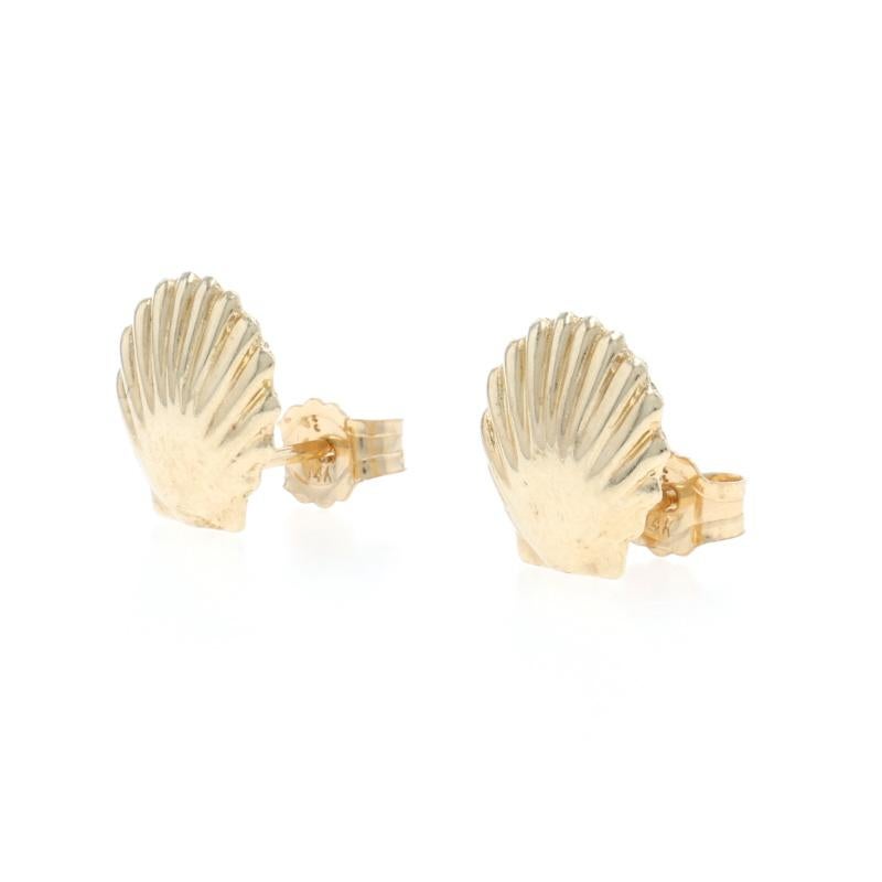 Boucles d'oreilles coquillages en or jaune 14k plage océan percé Excellent état - En vente à Greensboro, NC