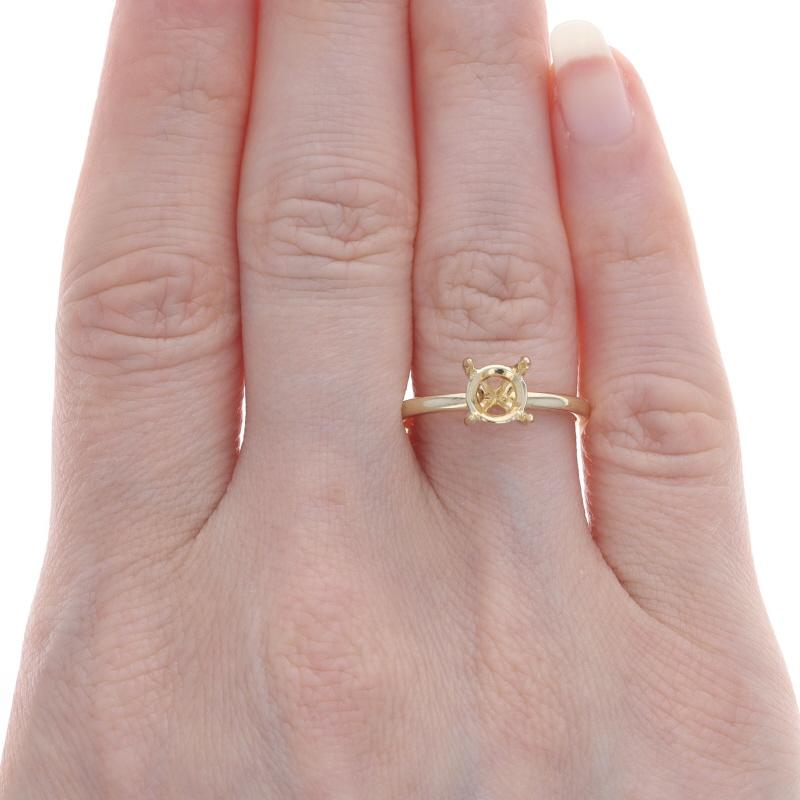 Yellow Gold Semi-Mount Engagement Ring - 14k for ~7.4mm Round Solitaire In New Condition For Sale In Greensboro, NC
