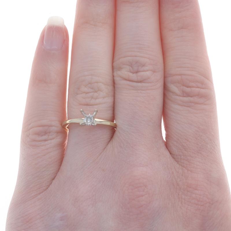 Round Cut Yellow Gold Semi-Mount Engagement Ring - 14k Round Brilliant Diamonds for ~6.5mm For Sale