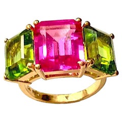 Christina Addison Minianillo de oro amarillo talla esmeralda con topacio rosa y peridoto