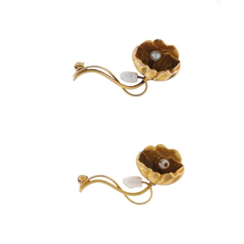 Epoca: Art Nouveau
Data: 1910 - 1920

Contenuto del metallo: Oro giallo 10k

Informazioni su A. Stone

Perle d'acqua dolce Nature

Stile: Set di due spille
Tipo di chiusura: Perno a cerniera e chiusura a C, perno a cerniera e chiusura a proiettile