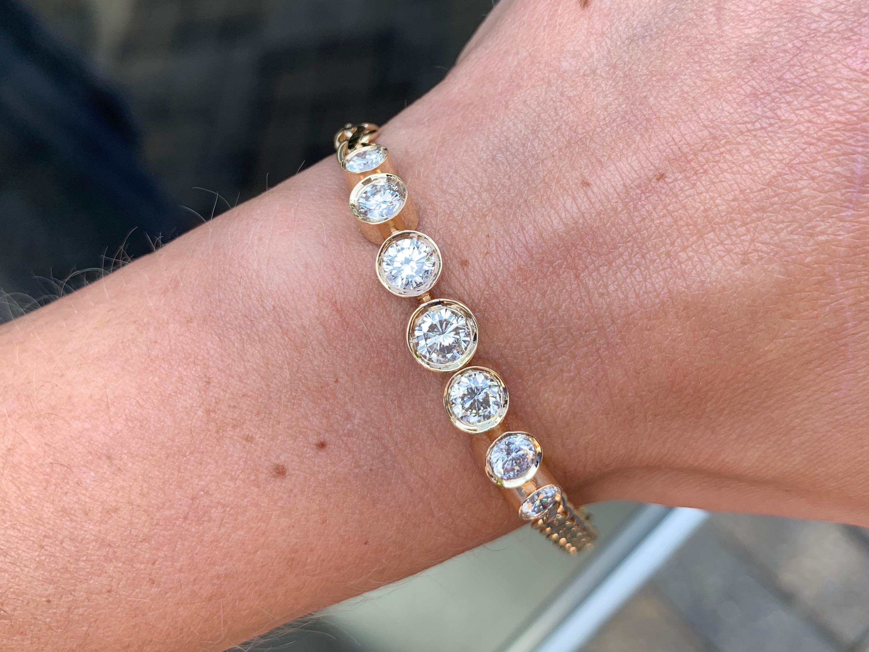 Yellow Gold Seven Round Diamond Bracelet In Good Condition In Pikesville, MD