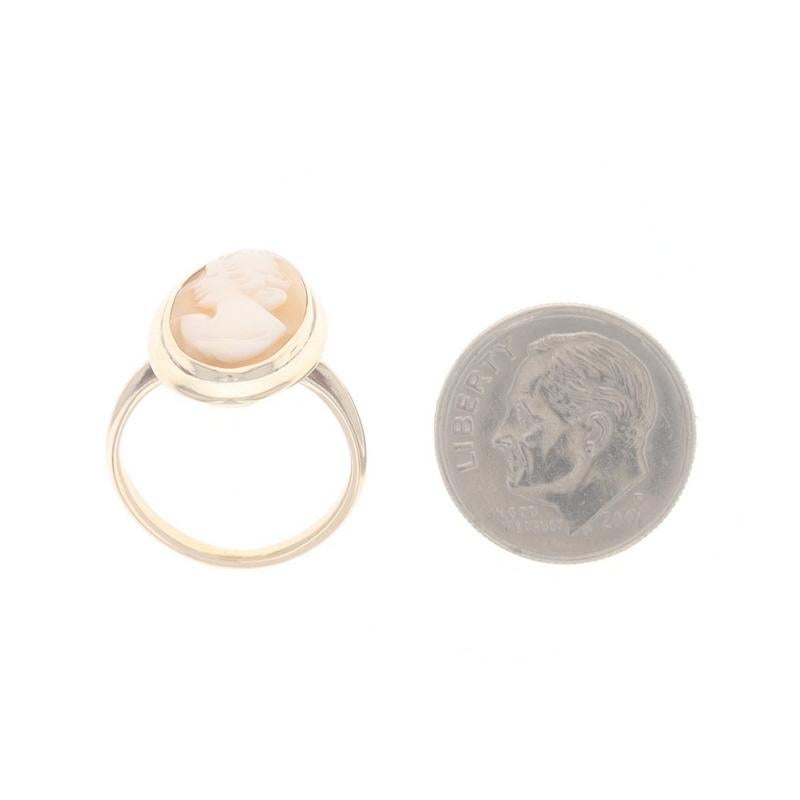 Yellow Gold Shell Vintage Cocktail Solitaire Ring - 10k Carved Cameo Silhouette For Sale 2