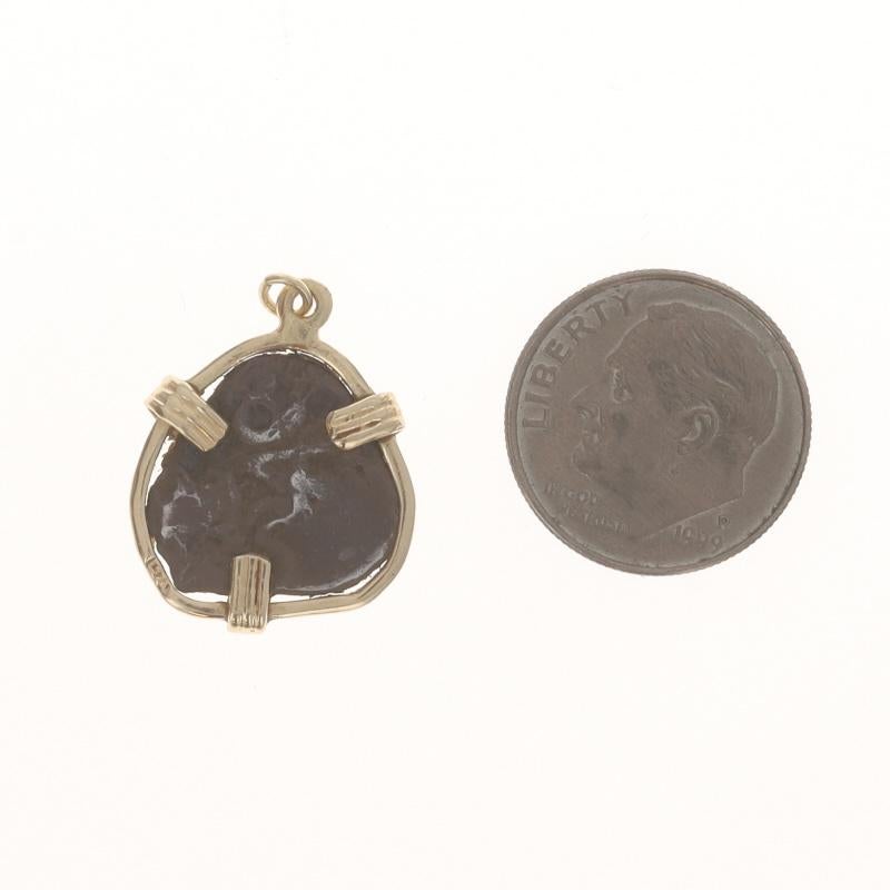 Pendentif en or jaune en forme d'épave de pièce de monnaie Reale espagnole - 14k Currency Unisexe en vente