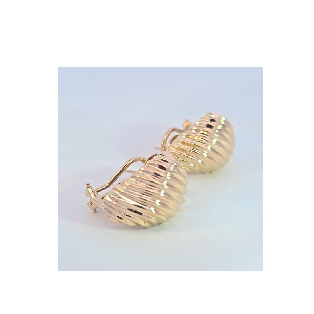 Boucles d'oreilles crevettes en or jaune Bon état - En vente à Dallas, TX