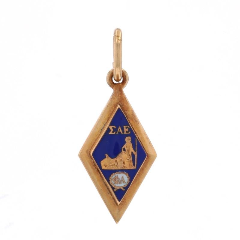 Confraternita: Sigma Alpha Epsilon
Data di fondazione della confraternita: 1856

Contenuto del metallo: Oro giallo 14k

Misure

Altezza (dalla cauzione fissa): 27/32