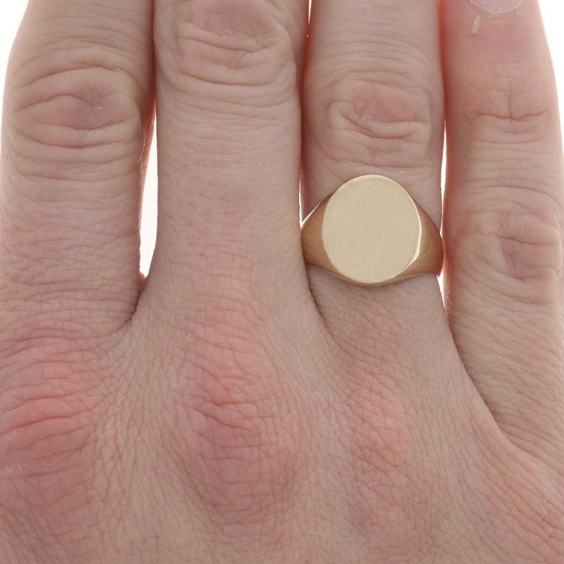 Yellow Gold Signet Men's Ring - 10k Engravable Brushed Oval In Excellent Condition For Sale In Greensboro, NC