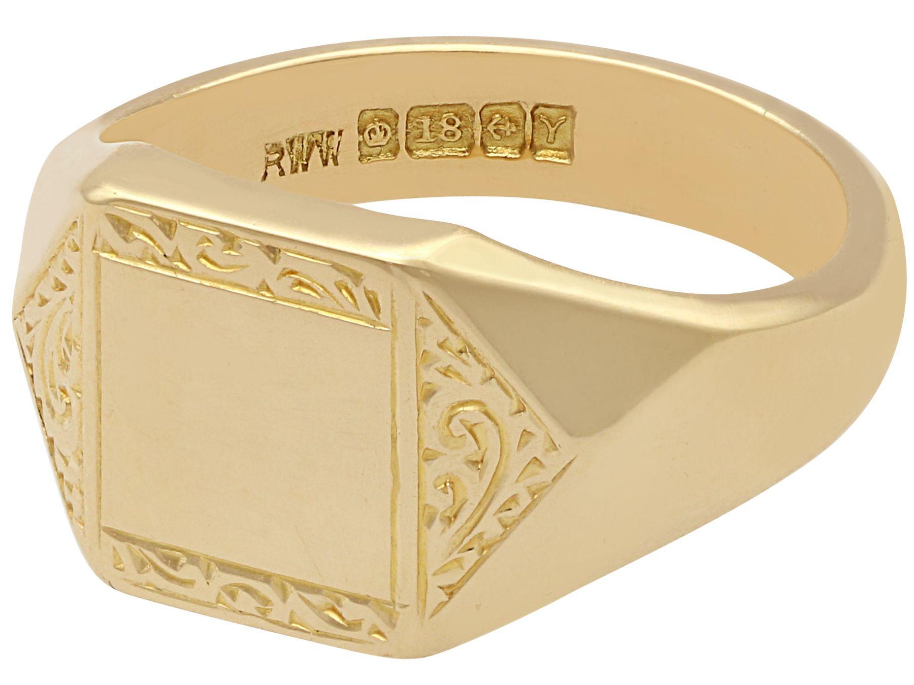Women's or Men's Vintage Signet Ring in 18K Gold For Sale