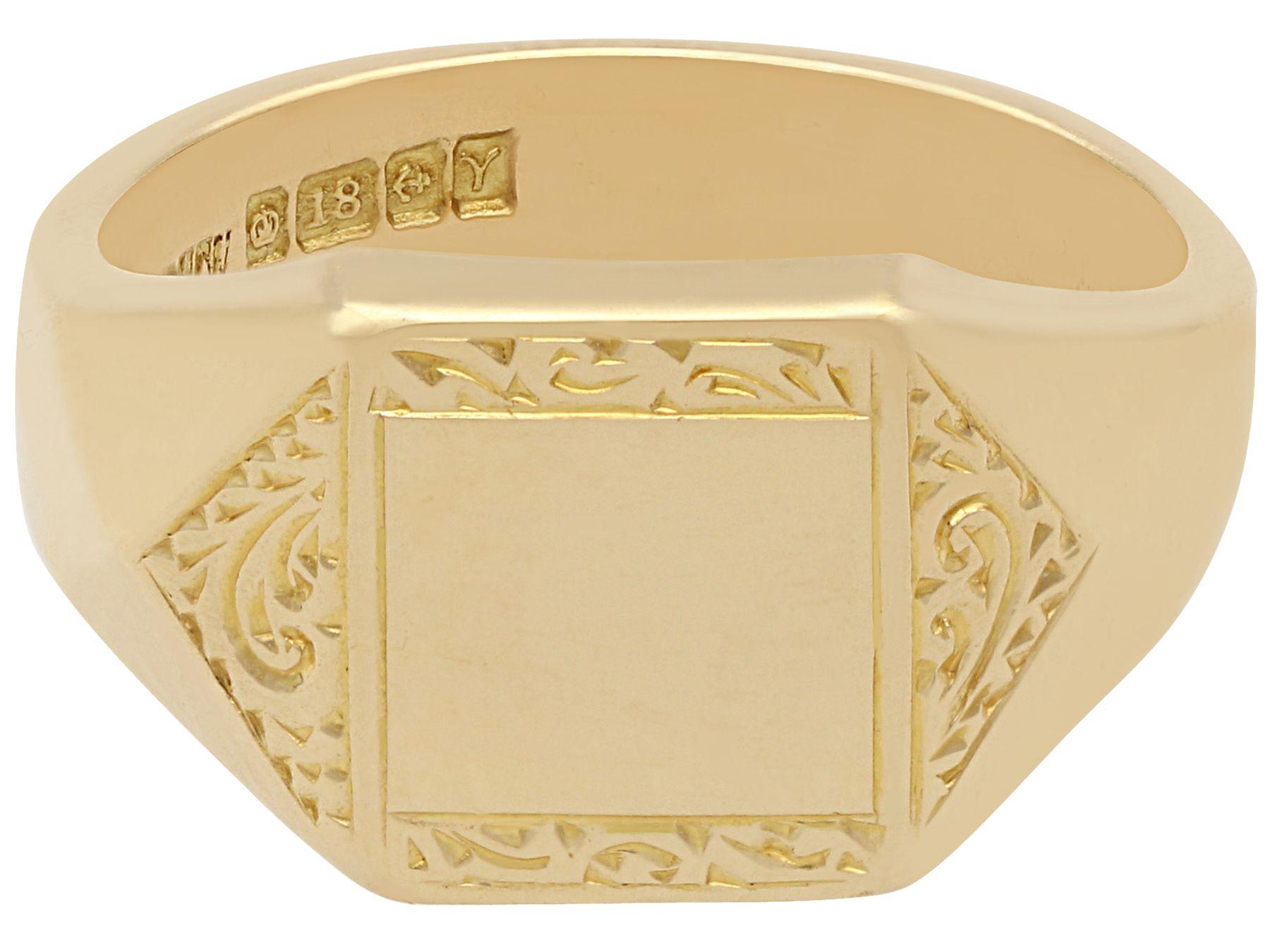 Vintage Signet Ring in 18K Gold For Sale 1