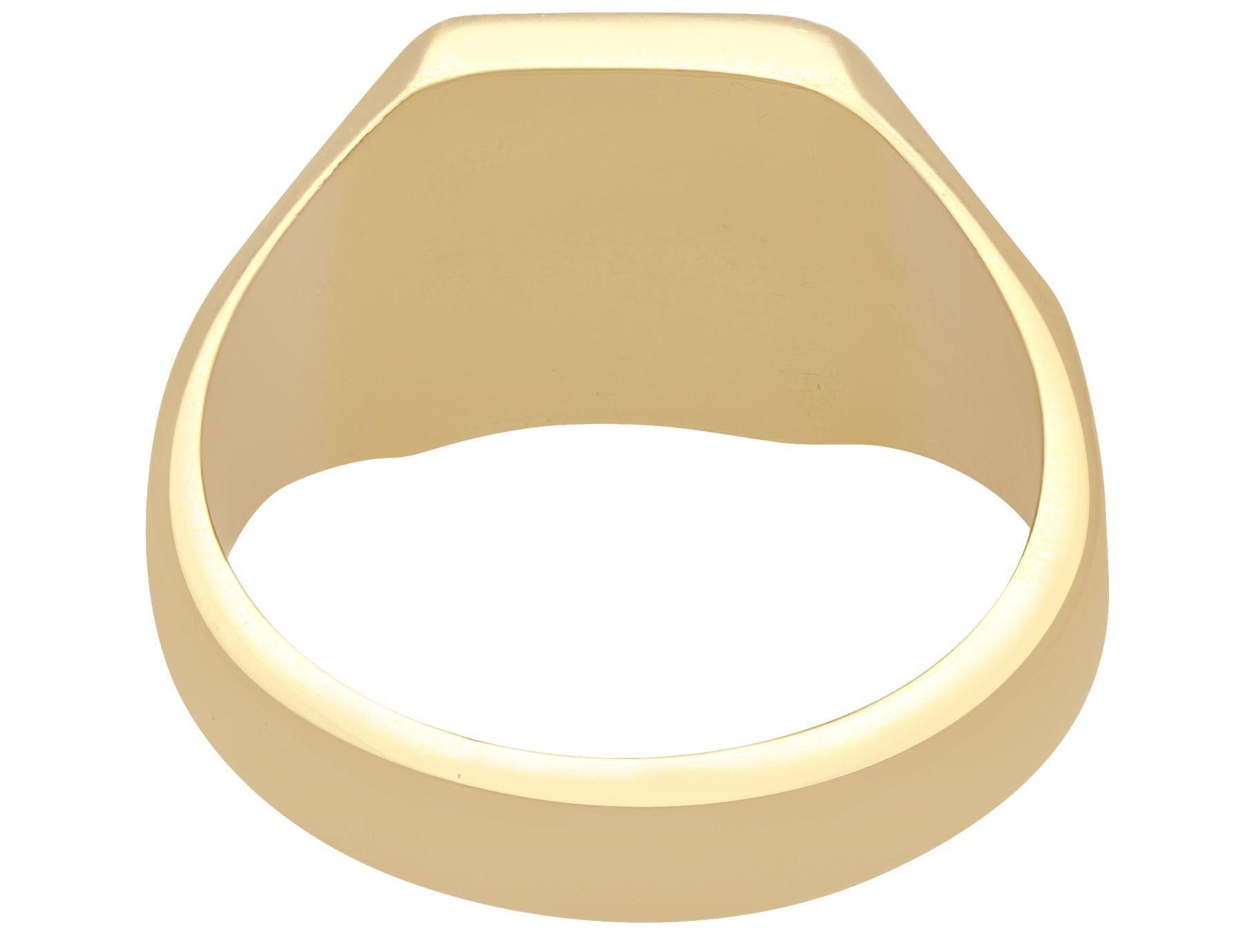 Vintage 1973 Yellow Gold Signet Ring For Sale 1