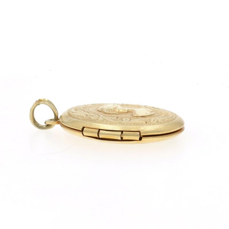 Pendentif Silhouette en or jaune - 14k Two Frames Pour hommes en vente