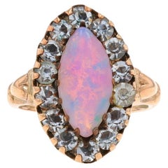 Bague halo vintage en or jaune avec opale simulée et strass - cabochon marquise 10 carats
