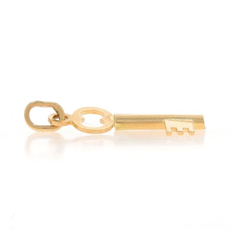 Gelbgold Skelett Schlüssel Charm - 14k Anhänger Italien im Zustand „Hervorragend“ in Greensboro, NC