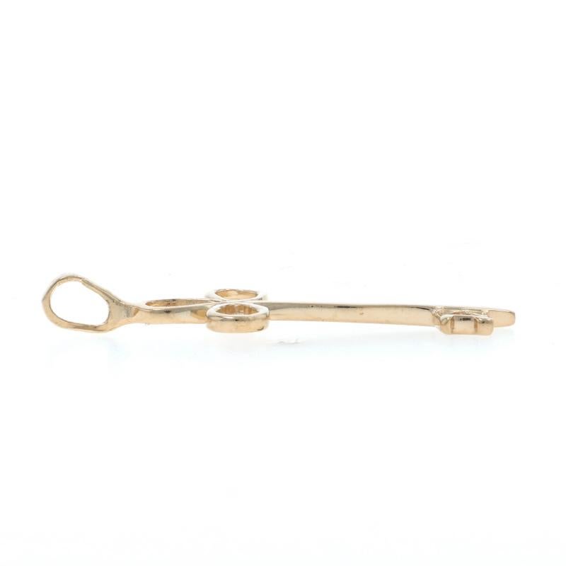 Pendentif Clé Squelette Or Jaune 14k Trèfle à trois feuilles Coeur Excellent état - En vente à Greensboro, NC