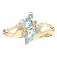 Anello bypass in oro giallo con diamante e topazio blu cielo - 14k Marquise .62ctw Two-Stone
