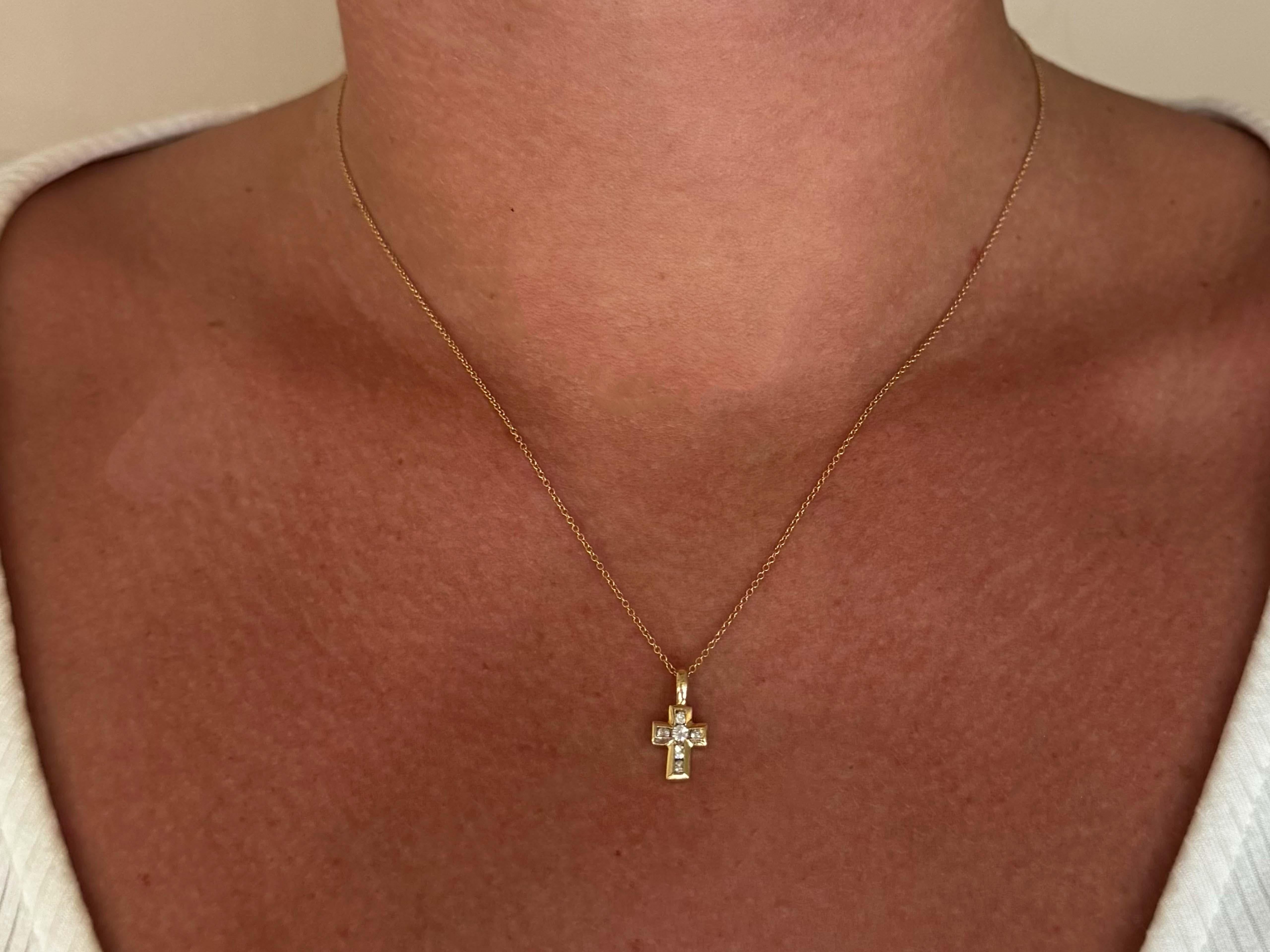 Item Specifications:

Necklace Metal: 14k Yellow Gold

Total Weight: 2.2 Grams

Chain Length: 18