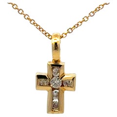 Collar Cruz Pequeña Diamante Oro Amarillo 14k