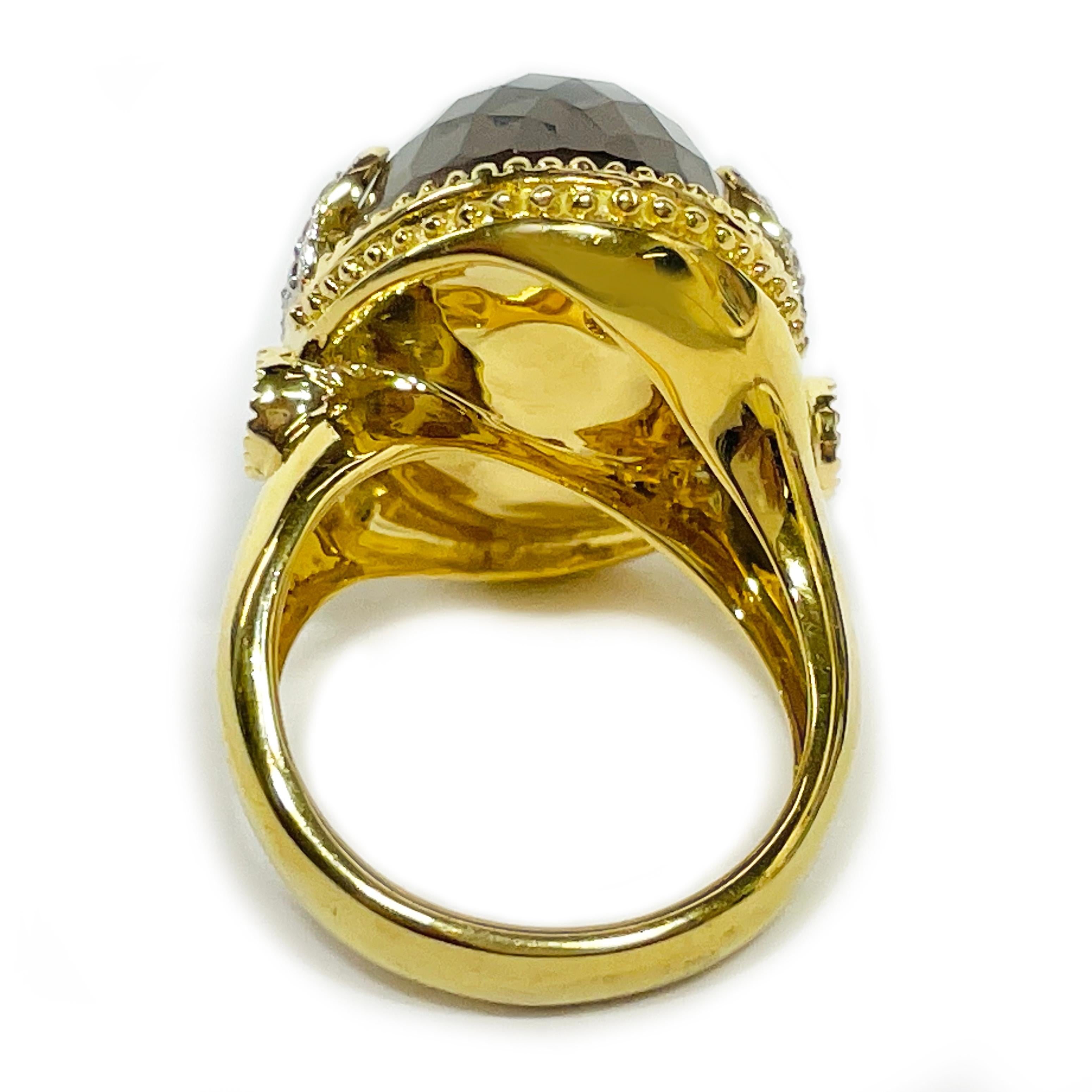 Taille carrée Bague cocktail en or jaune, quartz fumé et diamants en vente