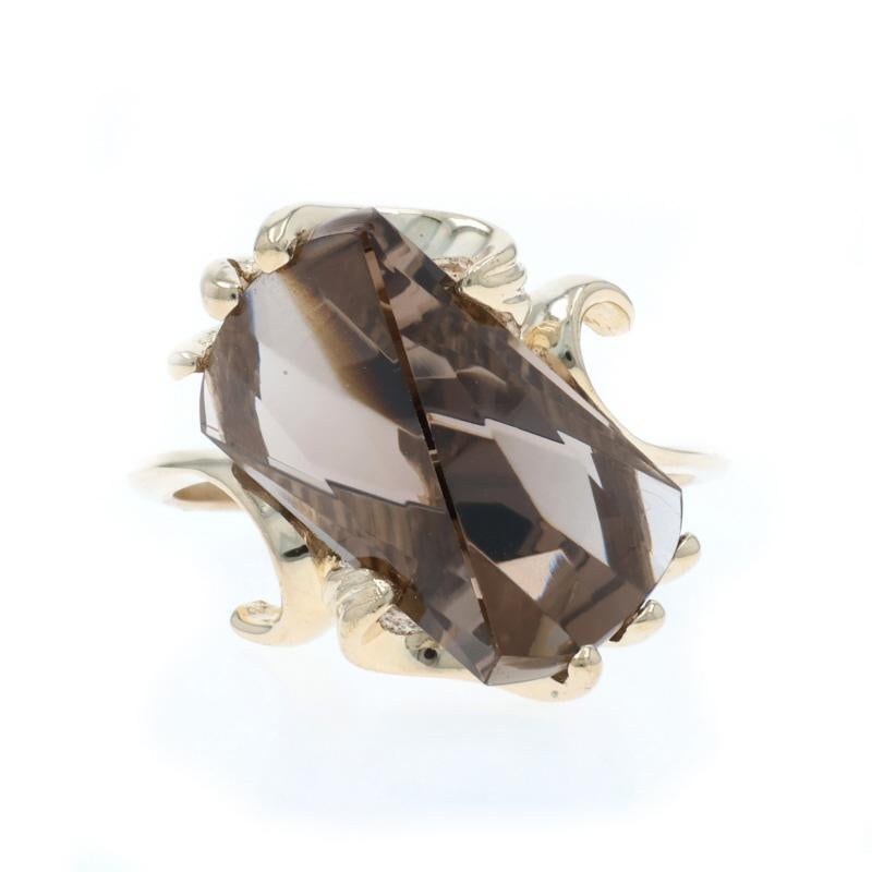 Taille : 6 1/2
Frais de taille : Up&Up 3 tailles pour $40 ou Down 2 tailles pour $40

Contenu du métal : Or jaune 14k

Informations sur les pierres

Quartz fumé naturel
Carat(s) : 8.60ct
Coupe : Fantaisie

Total des carats : 8.60ct

Style : Cocktail