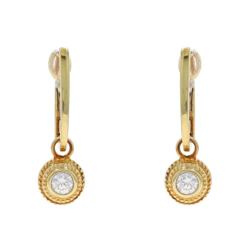 Contenuto del metallo: Oro giallo 14k

Carati: .20ctw
Taglio: Rotondo brillante
Colore: G - H
Chiarezza: VS1 - VS2

Carati totali: .20ctw

Stile: Pendente
Tipo di chiusura: Chiusura a leva
Tema: Solitario
Caratteristiche: Milgrain

Misure

Altezza: