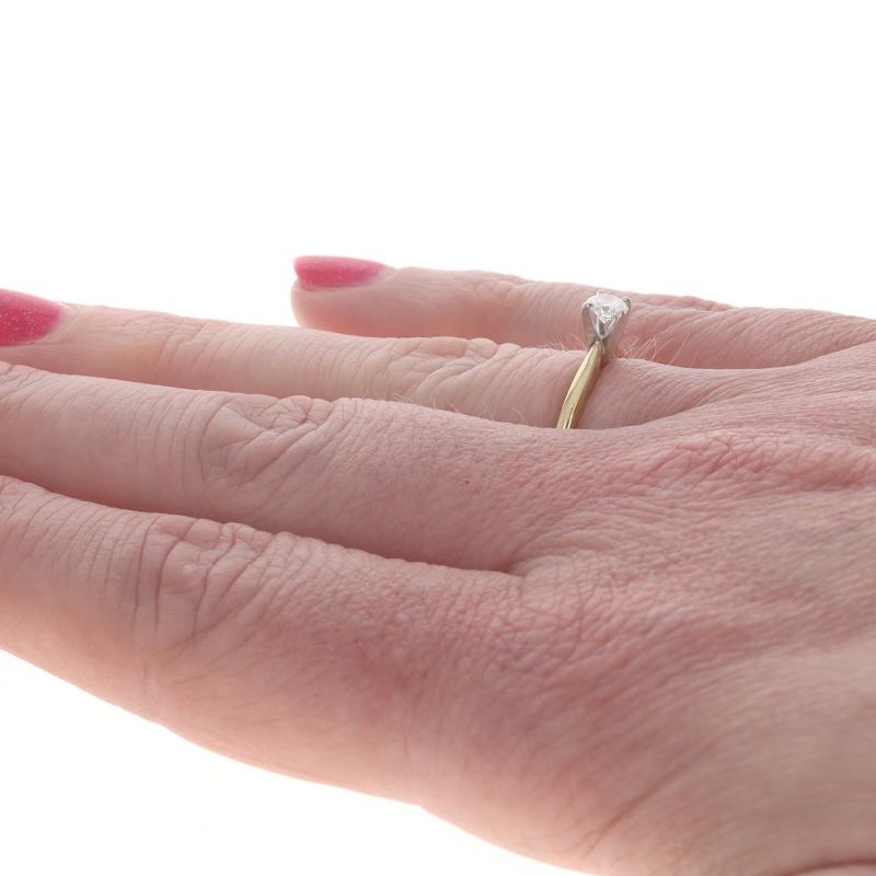 Bague de fiançailles solitaire en or jaune 18k Brilliante ronde .25ct Bague de promesse en vente 1