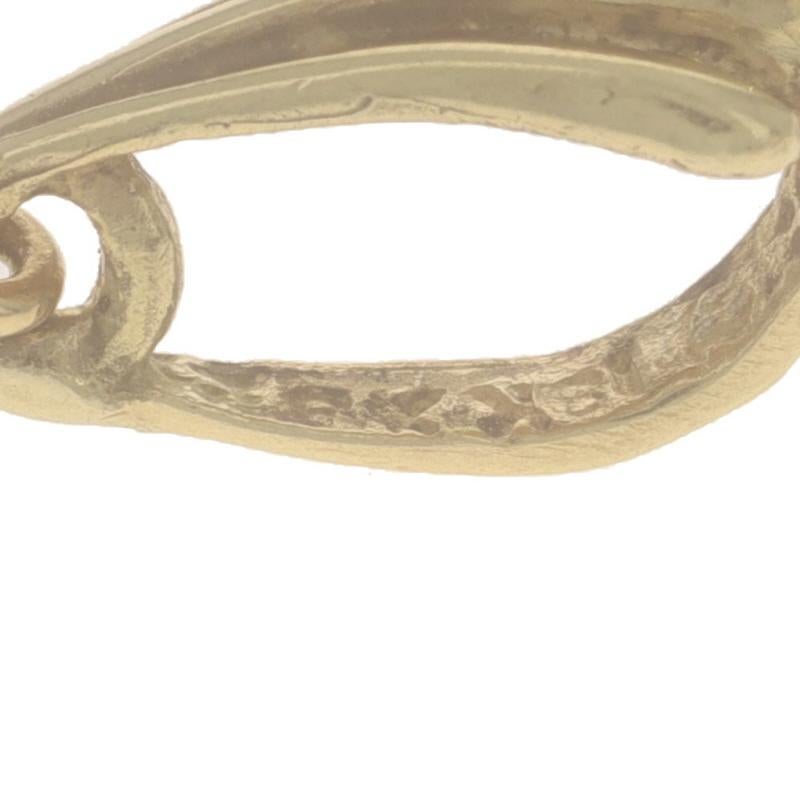 Donna Ciondolo a forma organica di perla barocca dei mari del sud in oro giallo 18k in vendita