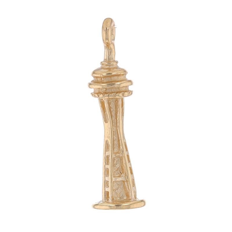 Yellow Gold Space Needle Charm - 14k Seattle, Washington Travel Keepsake In Excellent Condition For Sale In Greensboro, NC