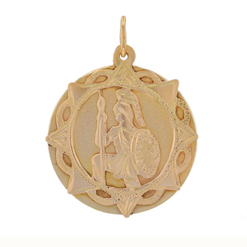 Contenu du métal : Or jaune 14k

Thème : Guerrier spartiate, Athènes, Grèce
Caractéristiques : Décor gravé

Mesures

Hauteur (à partir de l'attache fixe) : 1 5/32