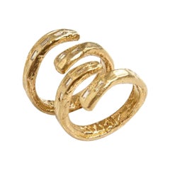 Yellow Gold Spine Ring with Baguette Diamonds