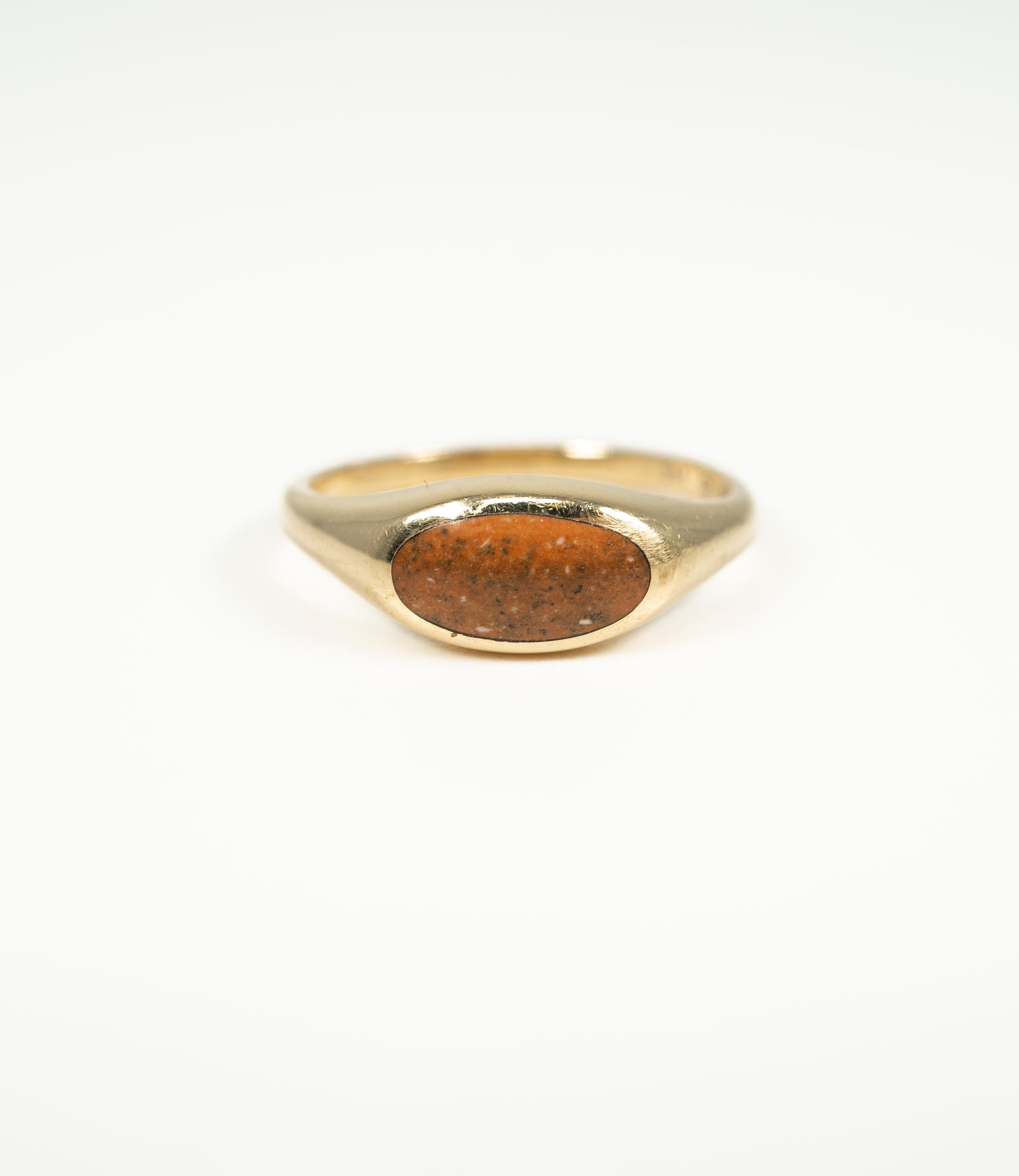 From designer Kabana, this 14 karat yellow gold ring features an oval horizontal inlay of Spiny Oyster!