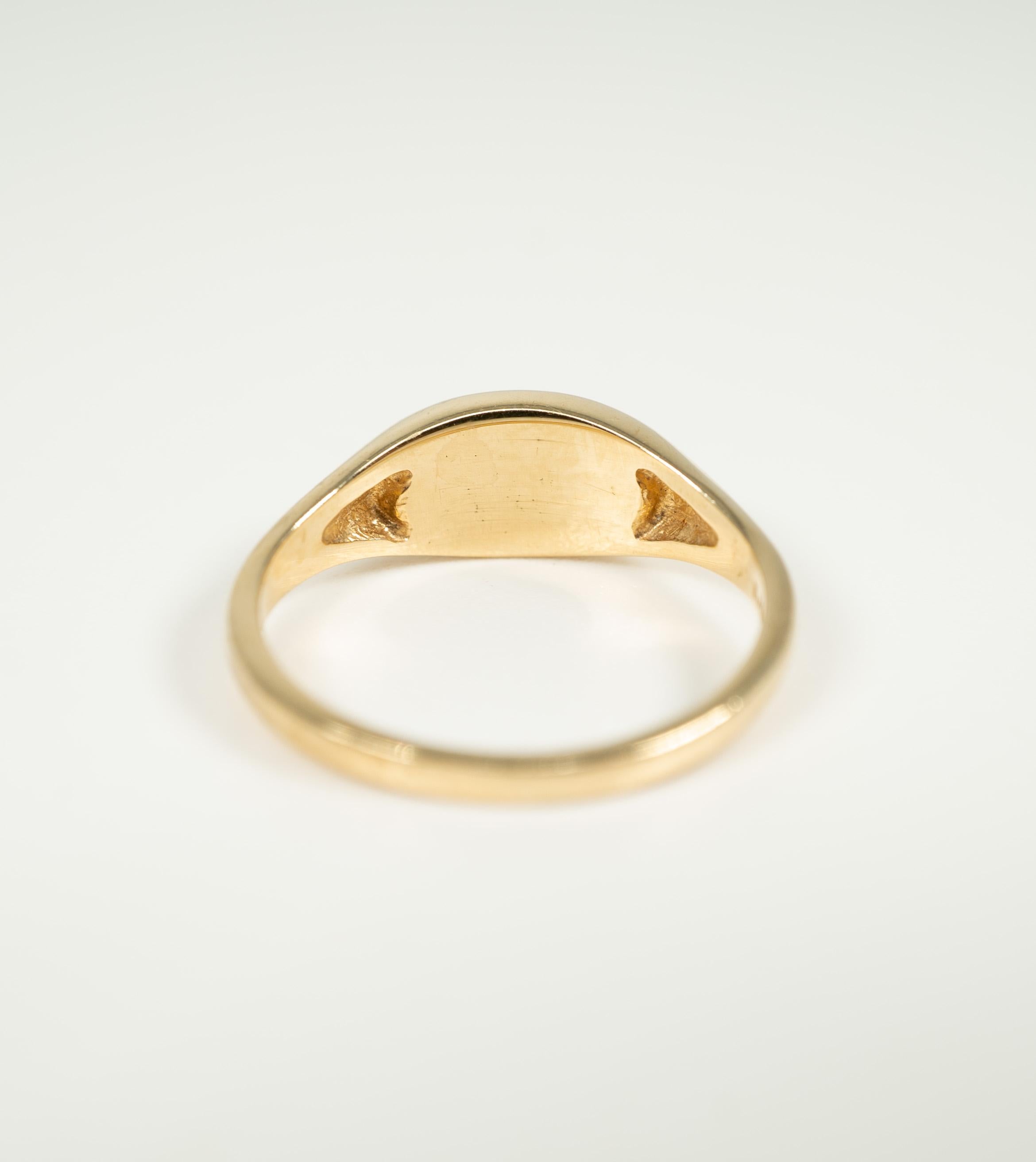 Bague en or jaune incrustée d'huître spinelle de Kabana en vente 1