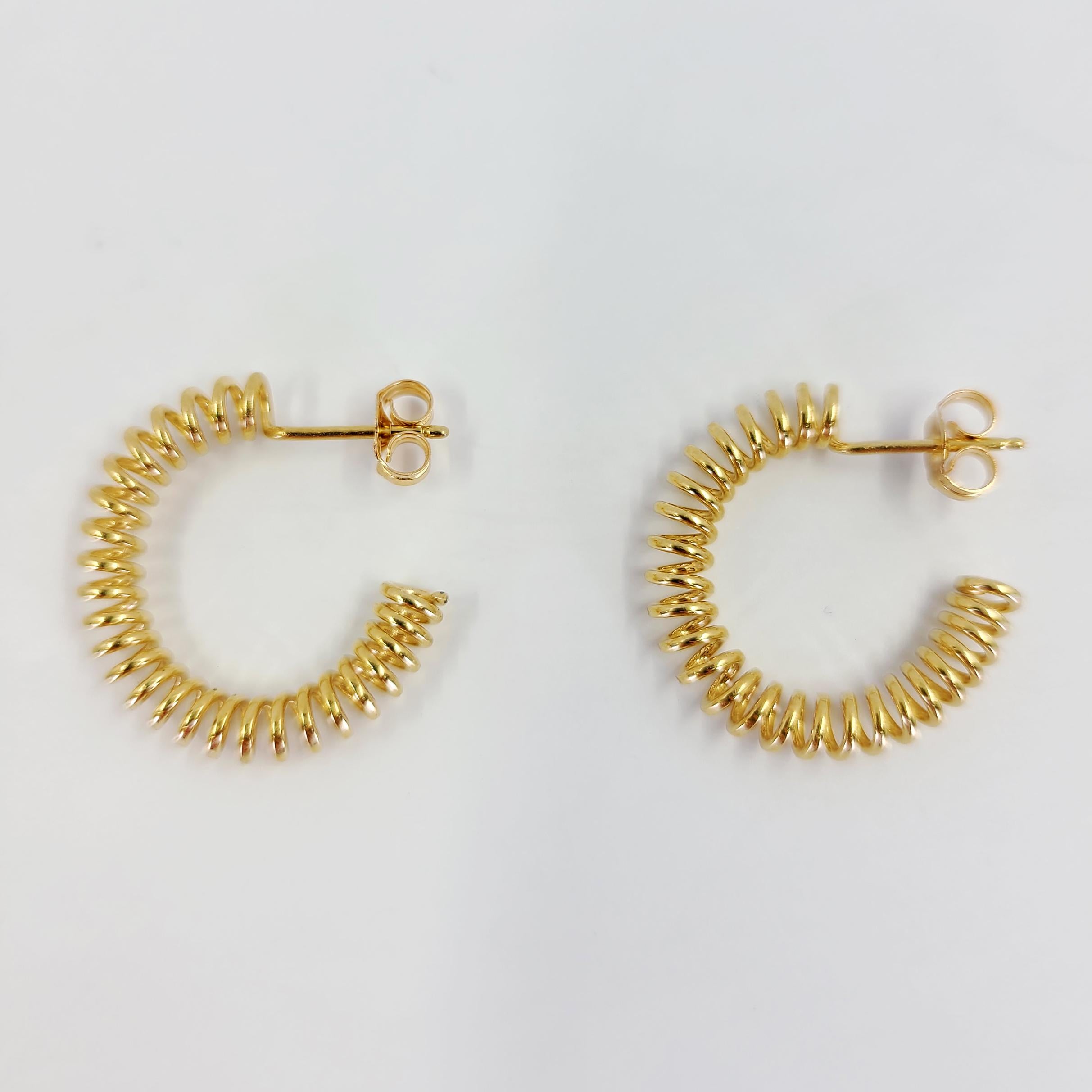 Donna Orecchini a cerchio a spirale in oro giallo