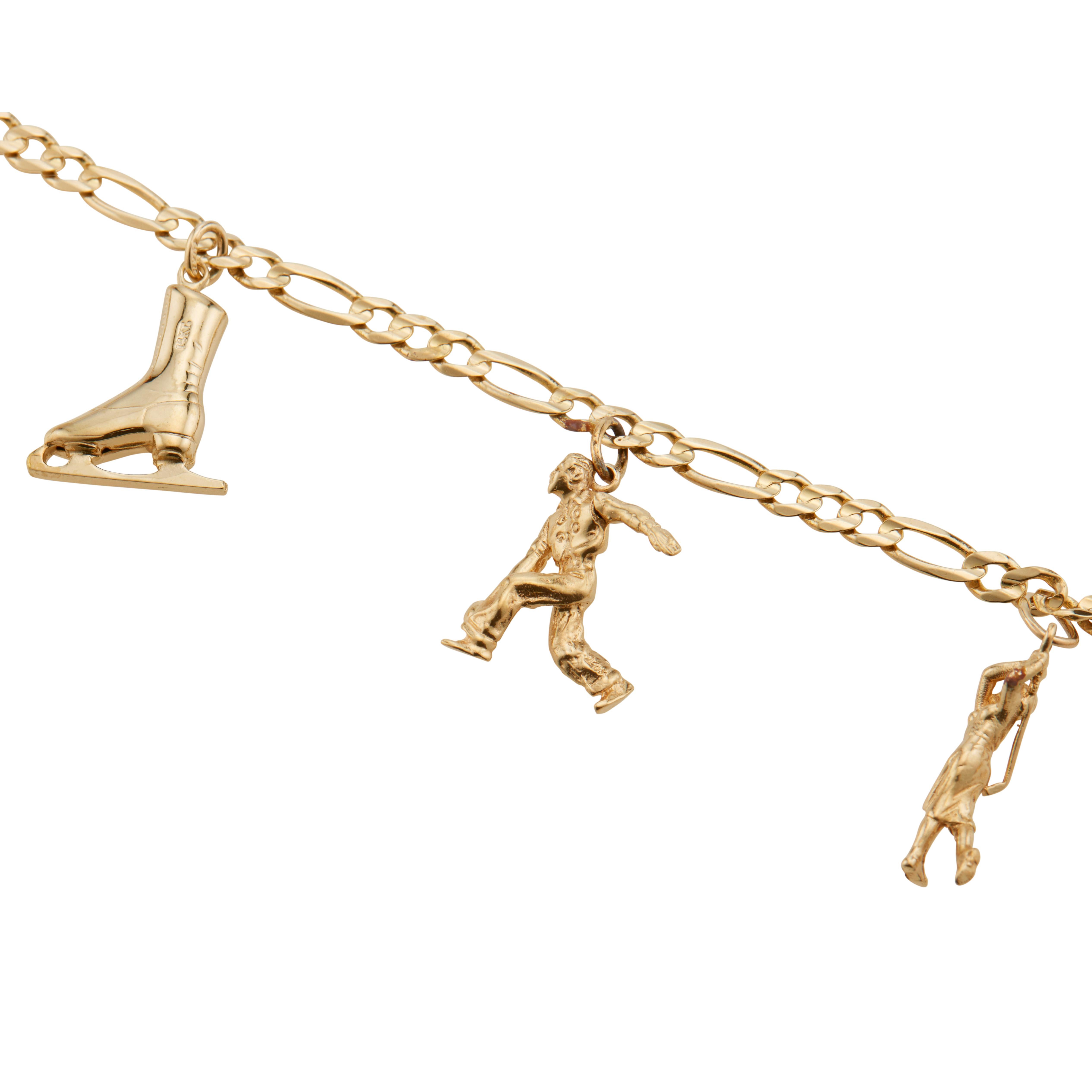 Bracelet à breloques à motifs sportifs en or jaune Bon état - En vente à Stamford, CT