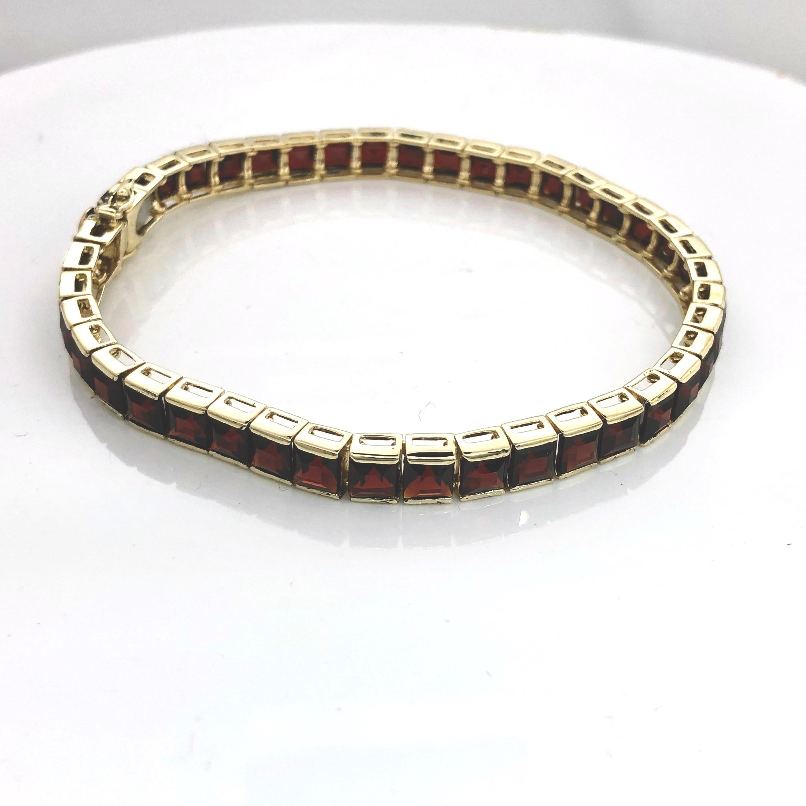 Yellow gold square link tennis bracelet  with  Bohemian garnets In New Condition For Sale In MELBOURNE, VIC