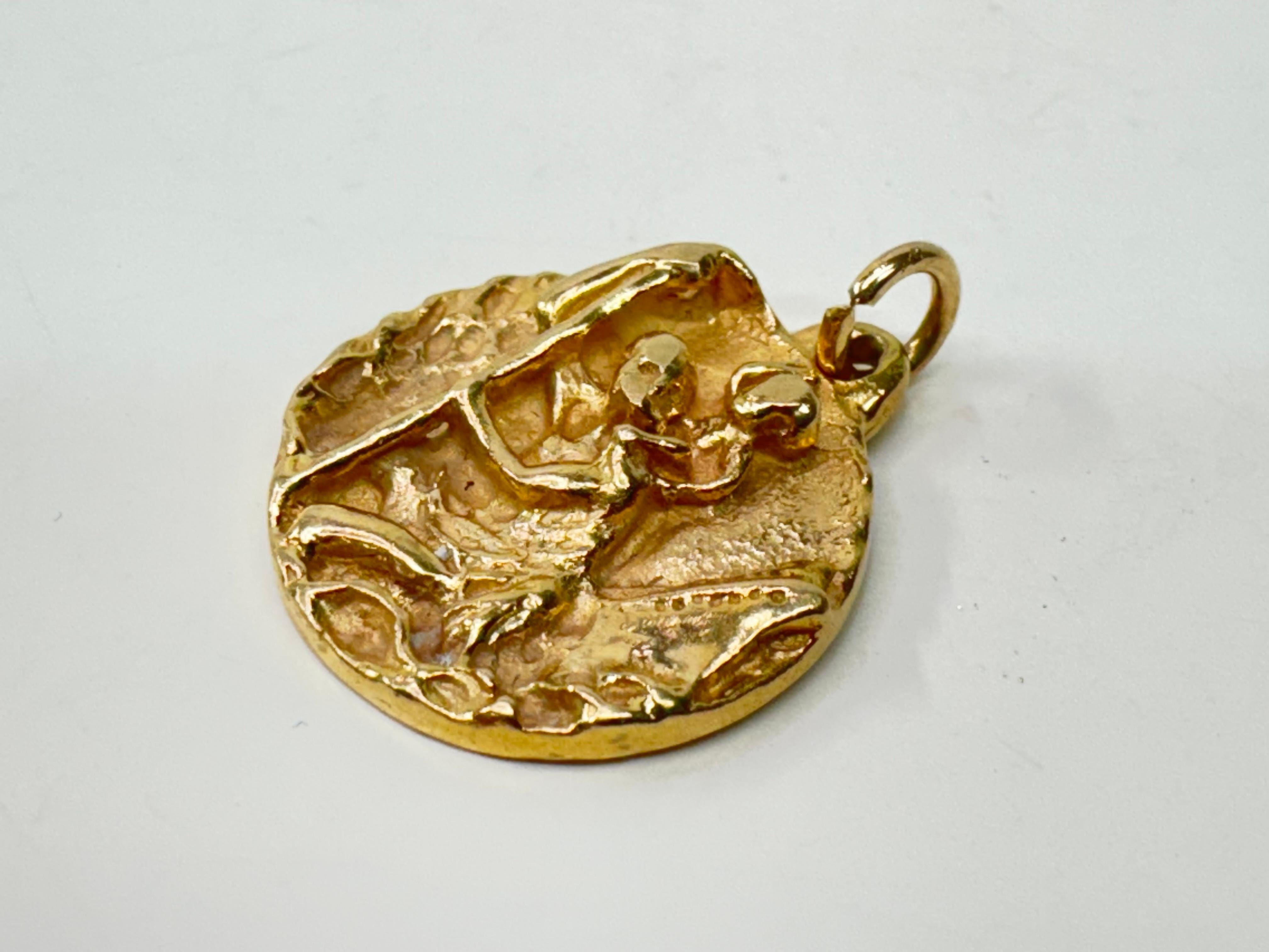 Gelbgold St. Christopherus-Relief-Scheiben-Anhänger (Zeitgenössisch)