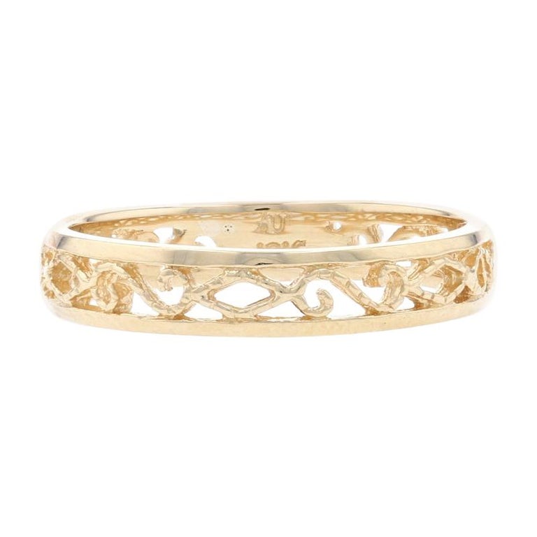 Scrollwork Ring Yellow Gold Stackable Scrollwork Band, 18k Wedding Ring For Sale at 1stDibs