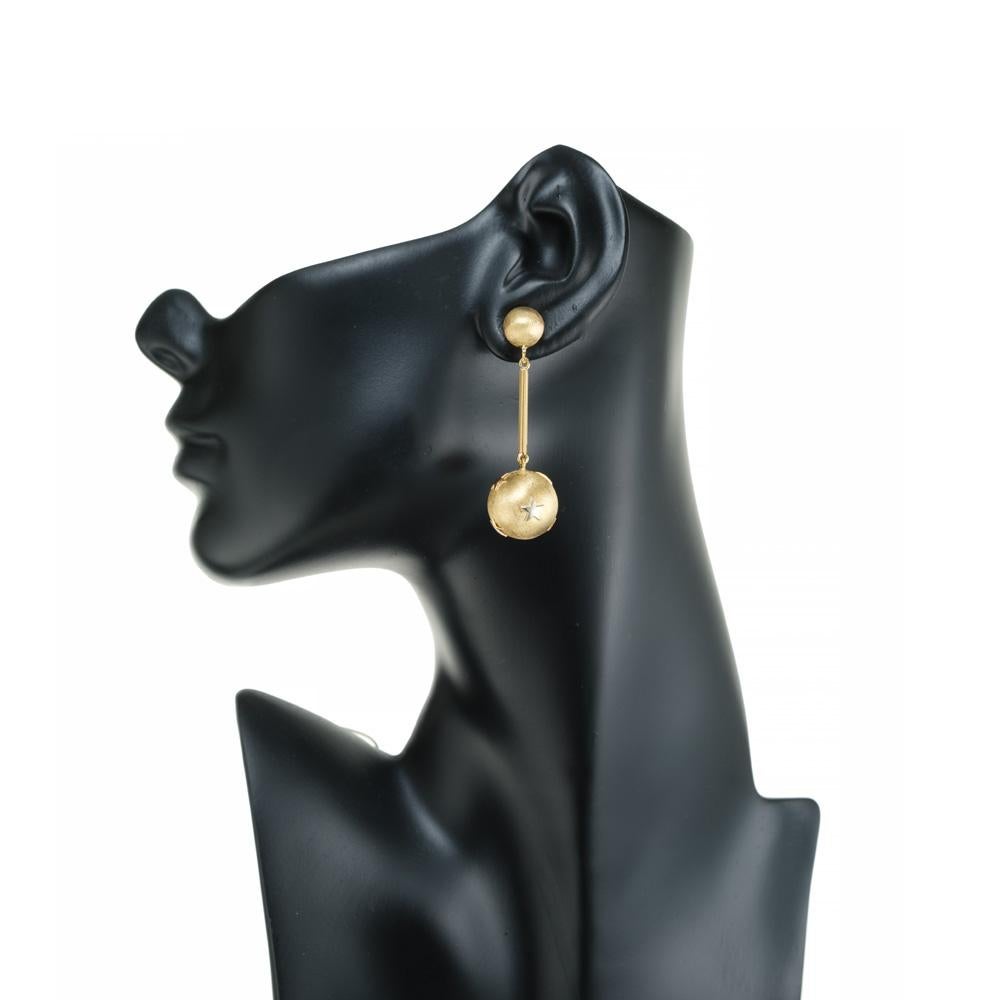 Yellow Gold Star Ball Dangle Drop Earrings In Good Condition For Sale In Stamford, CT