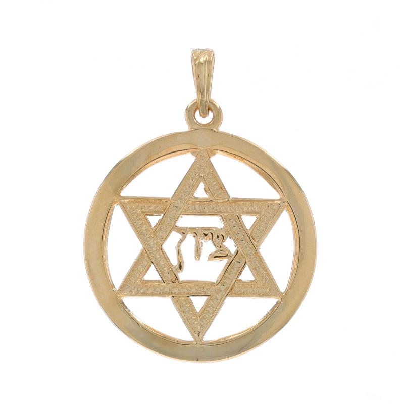 Contenu du métal : Or jaune 14k

Thème : Étoile de David Cercle, Foi, Judaïque

Mesures
Hauteur (à partir de l'attache fixe) : 13/16