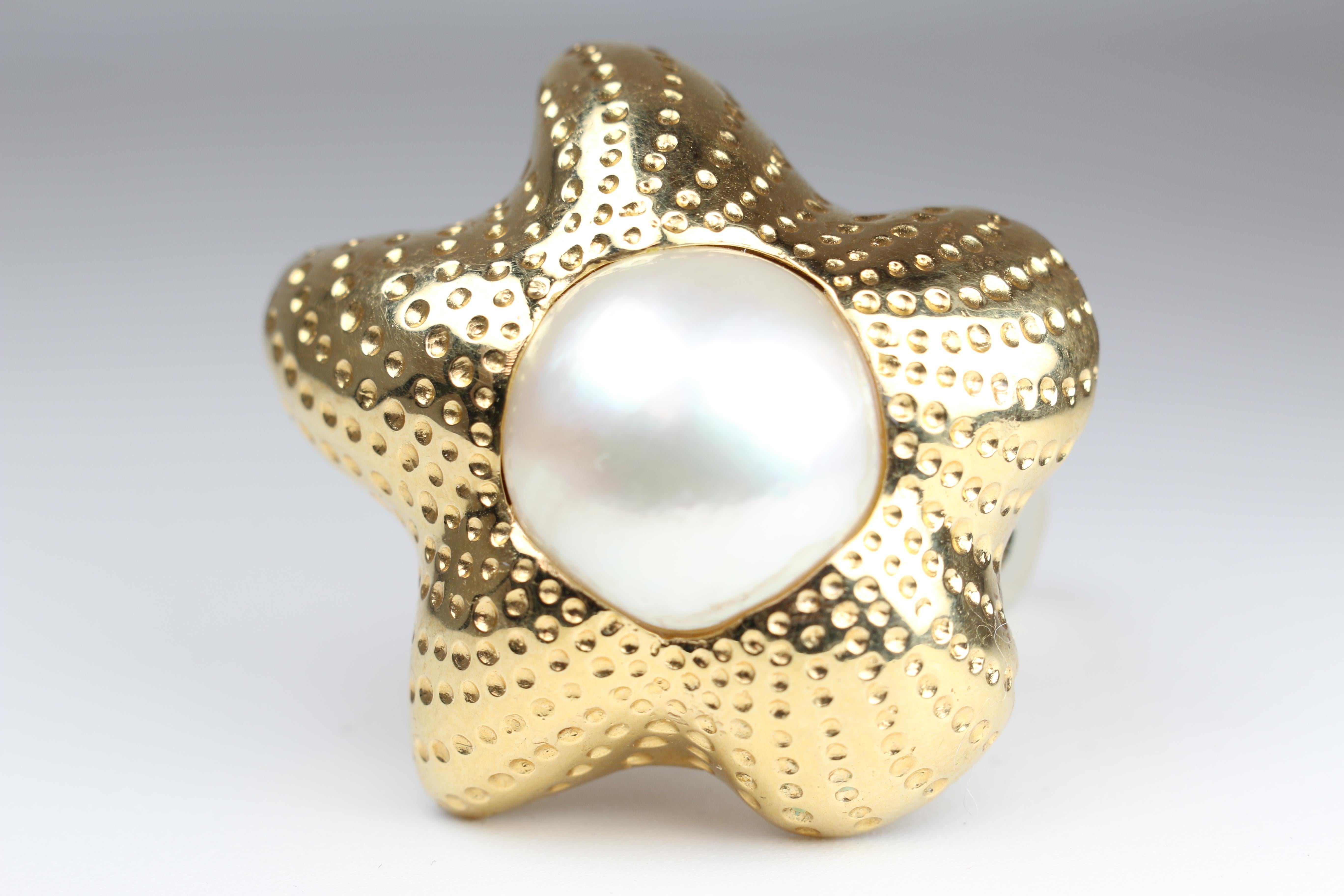 Modern Yellow Gold Star Shaped Mabe Pearl Clip on Earrings For Sale