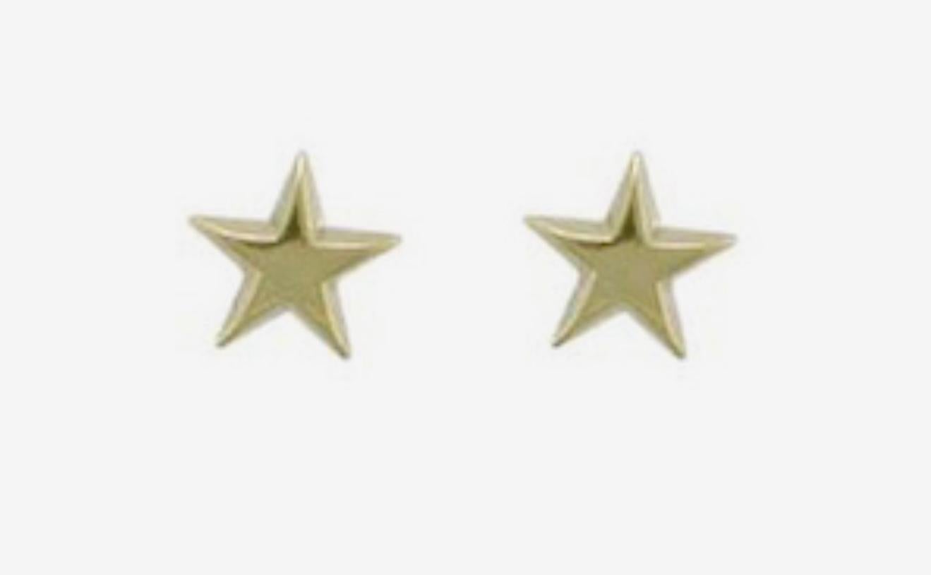 Ces boucles d'oreilles étoilées sont parfaites pour les superpositions.