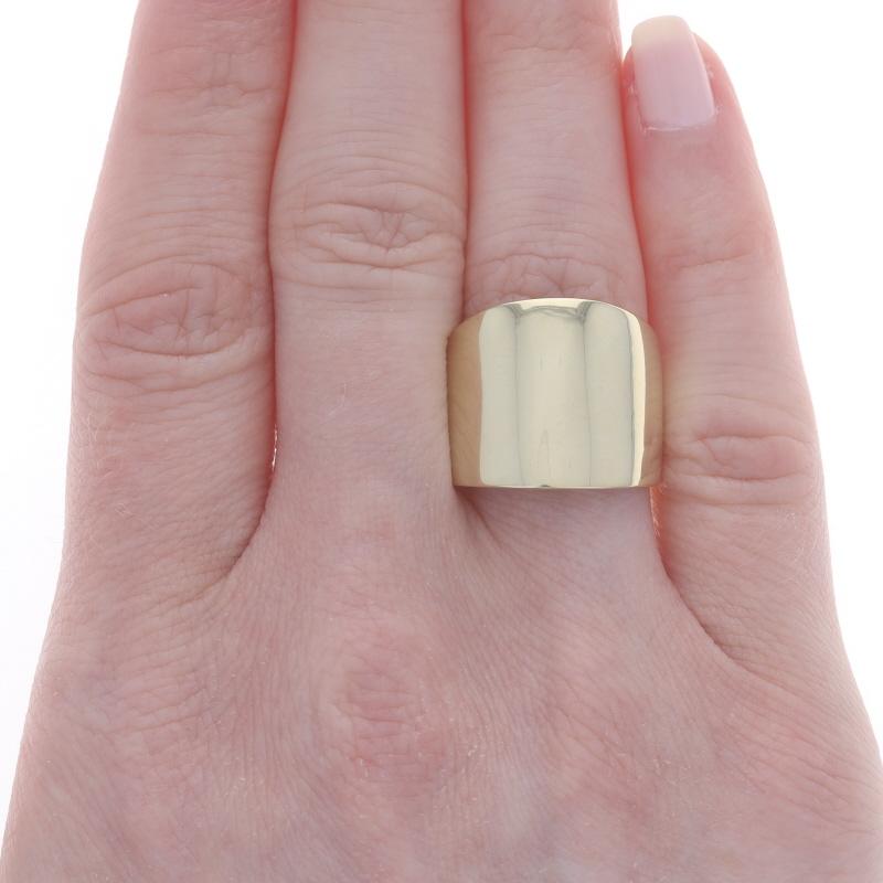 Statement-Ring aus Gelbgold - 14k breiter, konisch zulaufender Ring im Zustand „Hervorragend“ im Angebot in Greensboro, NC