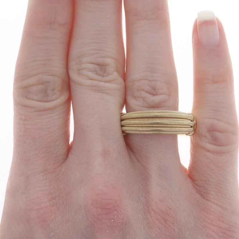 Yellow Gold Statement Band - 18k Wire Ring Size 7 Italy In Excellent Condition For Sale In Greensboro, NC