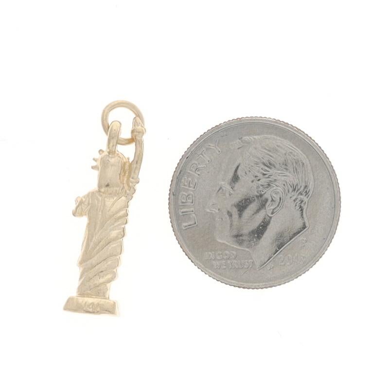 Yellow Gold Statue of Liberty Charm - 14k Lady Liberty New York Travel Gift In Excellent Condition For Sale In Greensboro, NC
