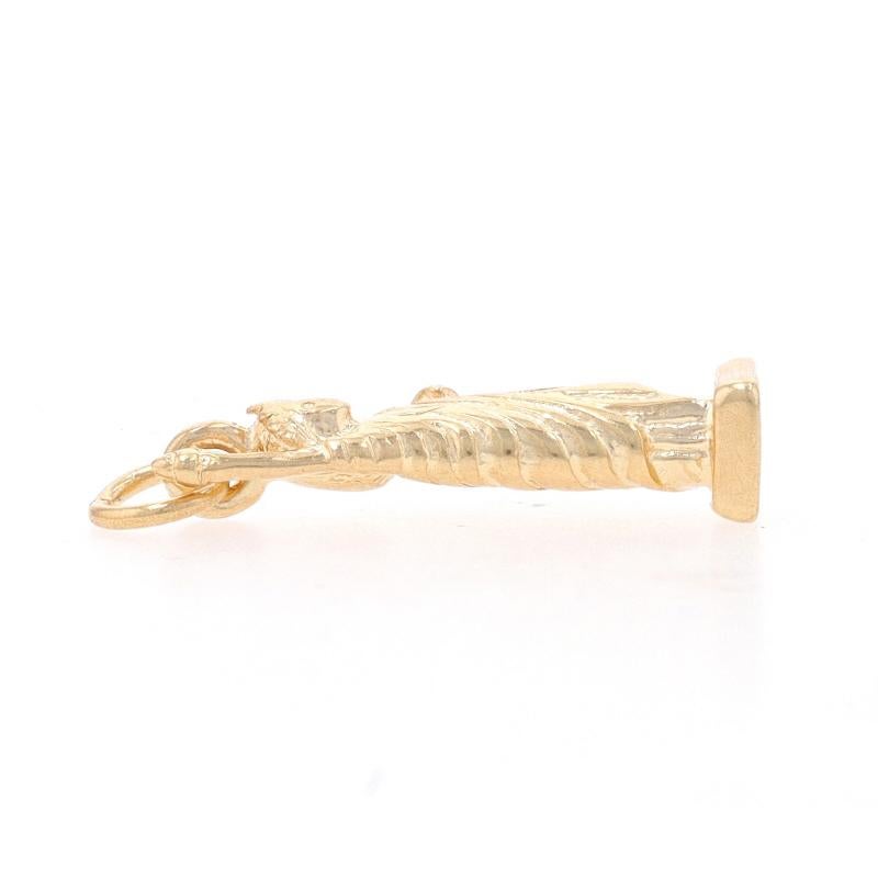 Yellow Gold Statue of Liberty Charm - 14k Lady Liberty NYC Souvenir New York In Excellent Condition In Greensboro, NC