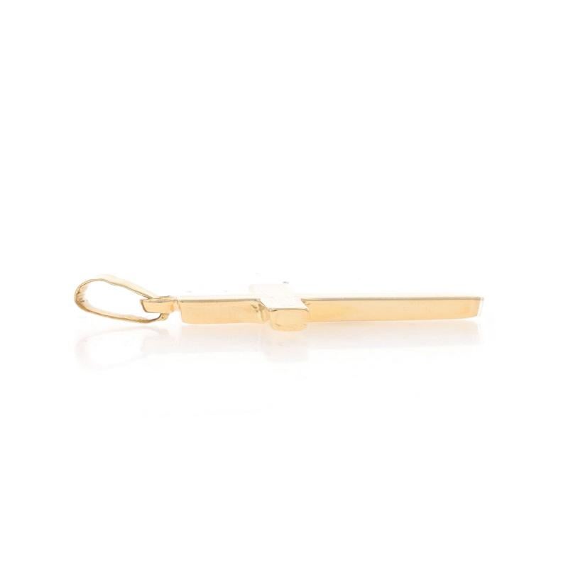 Pendentif croix rayée en or jaune - 14k Faith Excellent état - En vente à Greensboro, NC